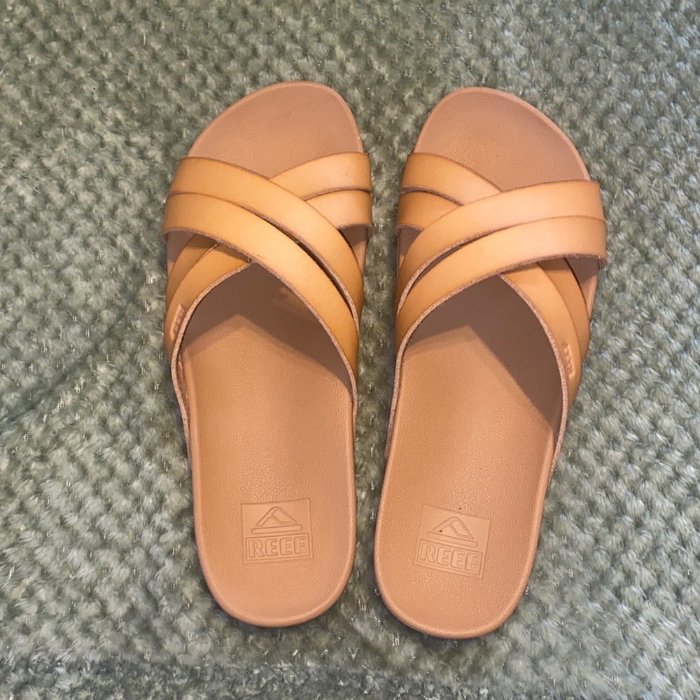 REEF SLIP ON SANDALS!